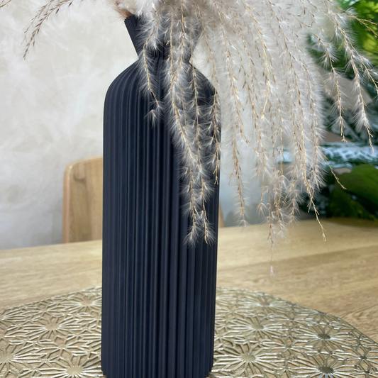 Centro de mesa con jarrón negro mate y pampas beige estilo Boho Chic