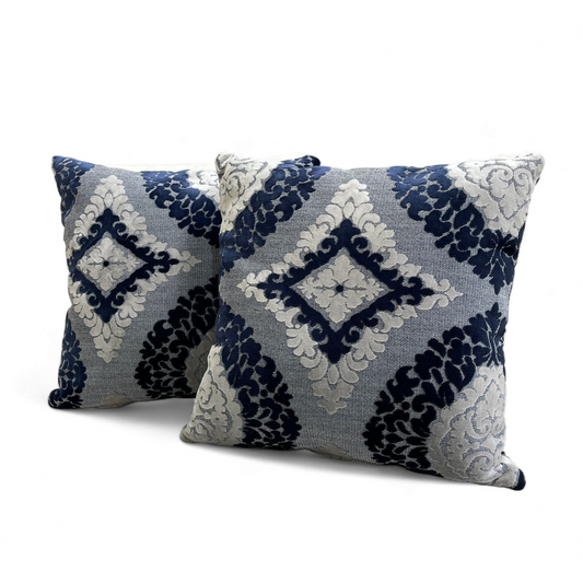 Cojín decorativo cuadrado 45x45 cm en tela bouclé diseño colombiano.