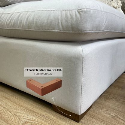 Detalle patas en madera sólida flor morado de la Sala Modular París en forma de L, diseño moderno y personalizable.