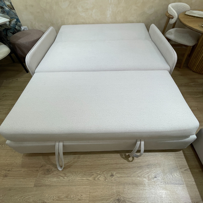 sofa cama aleman extendido para dormir, hecho en materiales robustos y tela premium tipo velvet.