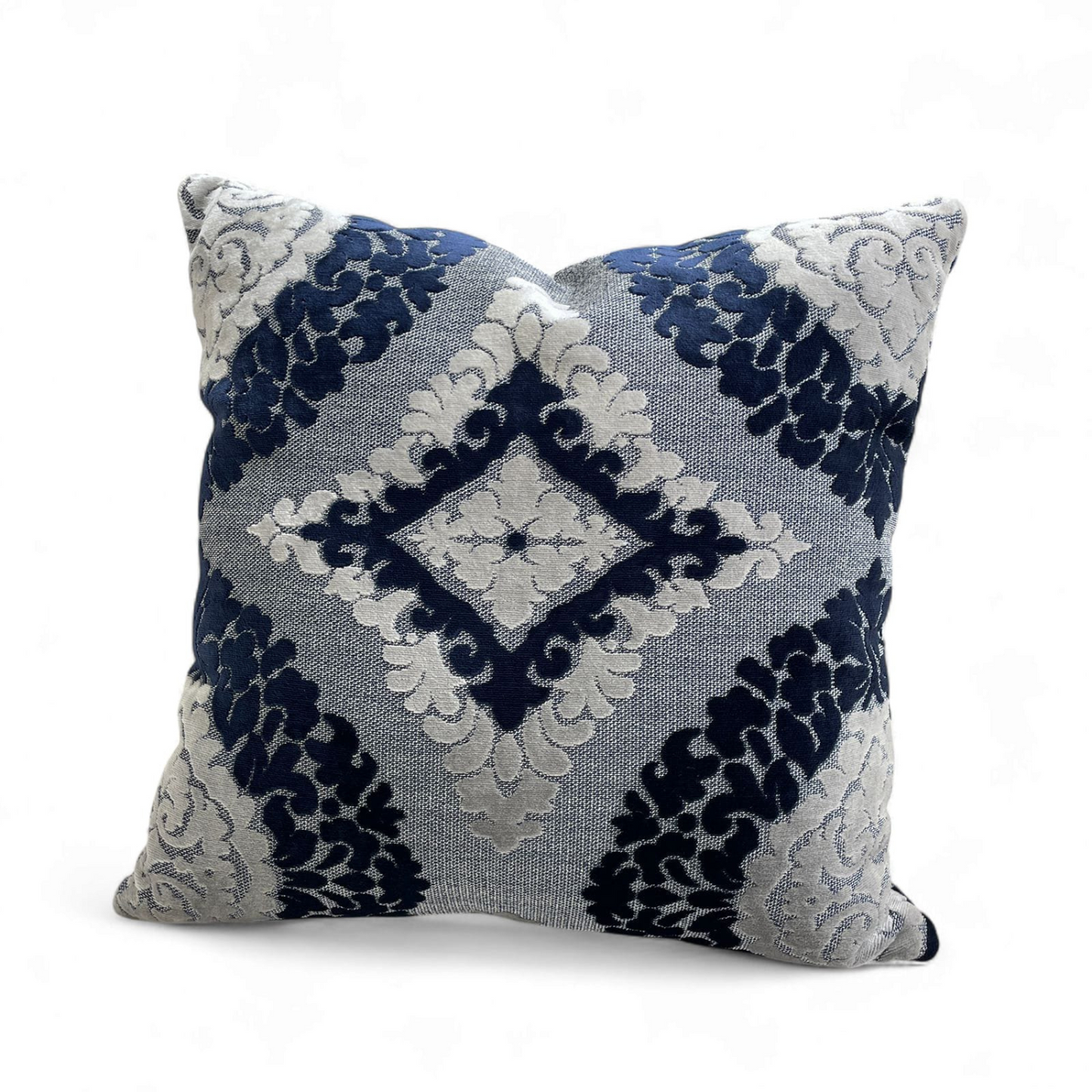 Cojín decorativo cuadrado 45x45 cm en tela bouclé diseño colombiano.