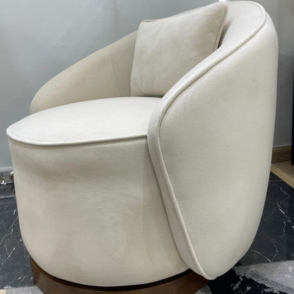 Base circular en madera maciza de la Poltrona Doha