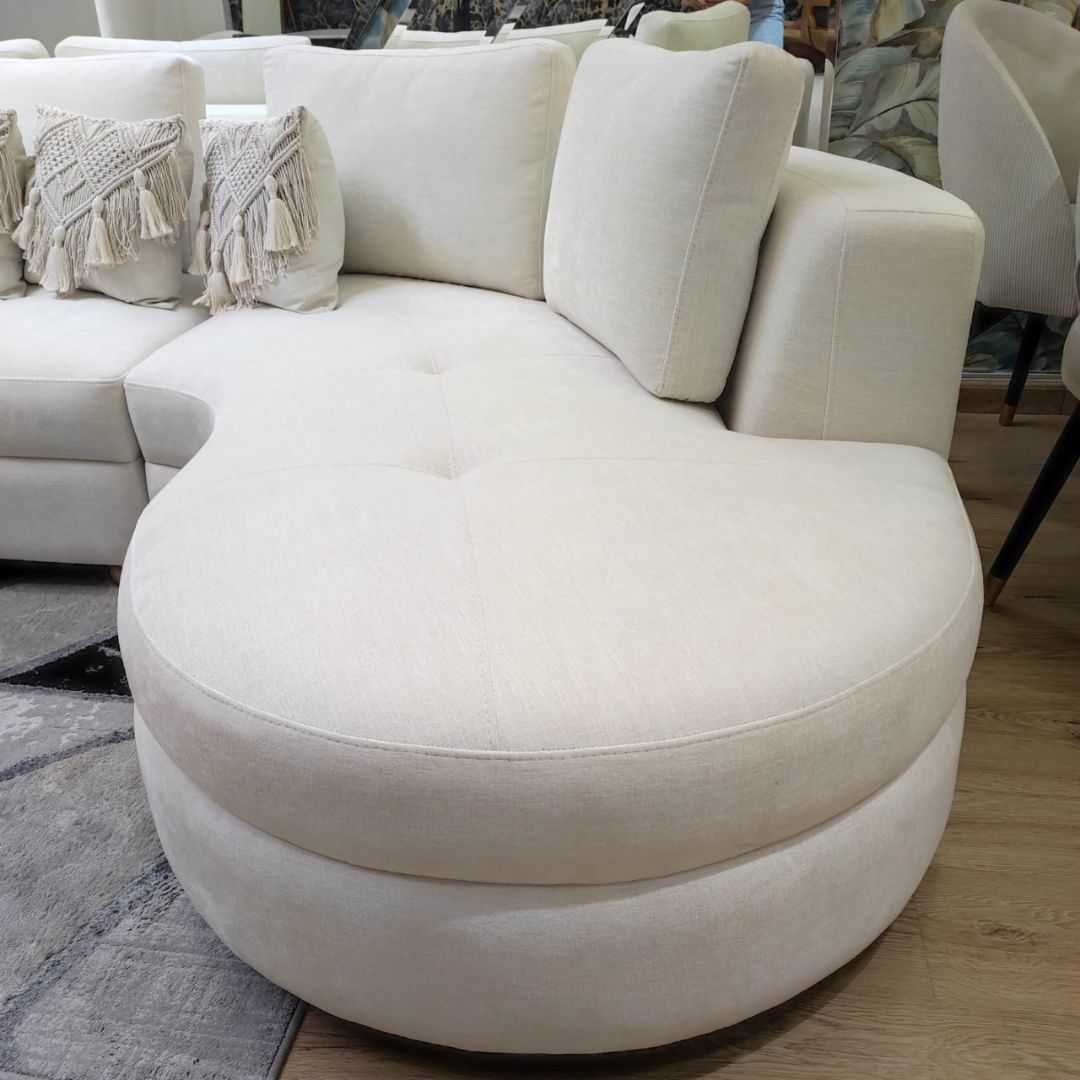 Vista lateral de sala en L personalizable con espuma de alta tecnología y tapizado suave, fabricada en Colombia.